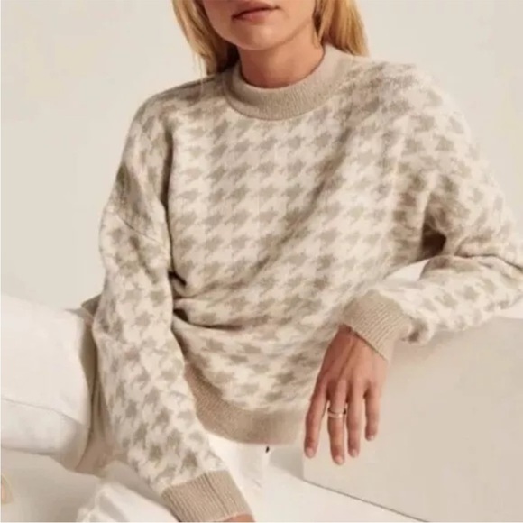 Abercrombie & Fitch Sweaters - Abercrombie & Fitch Tan and Cream Crew Neck Sweater
